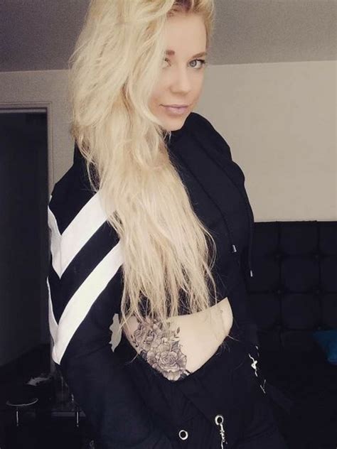 Cocaine Cassie Sainsbury is selling nude photos to Aussie men